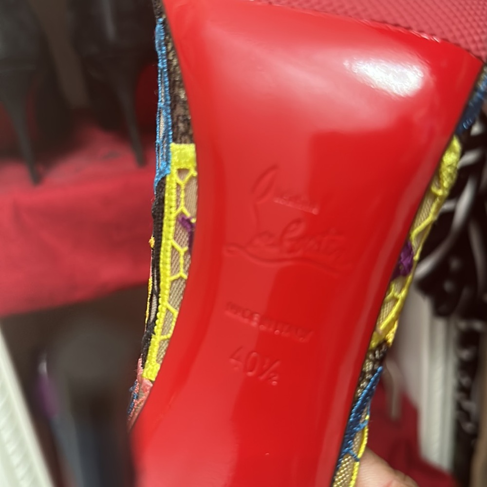 Christian Louboutin Pumps (NWT)- NO LOW OFFERS ACCEPTED - Picture 6 of 6
